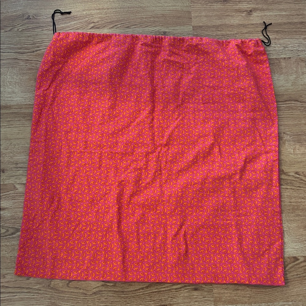 Tory Burch Vibrant Red and Orange Bag 23x23” - Picture 2 of 2